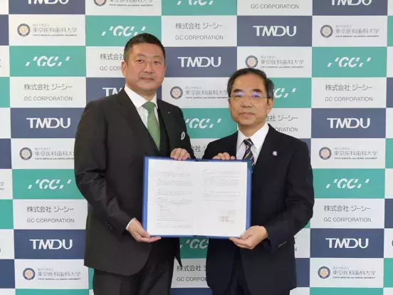 GC Corporation CEO Kiyotaka Nakao stands with Yujiro Tanaka, President of the Tokyo Medical and Dental University