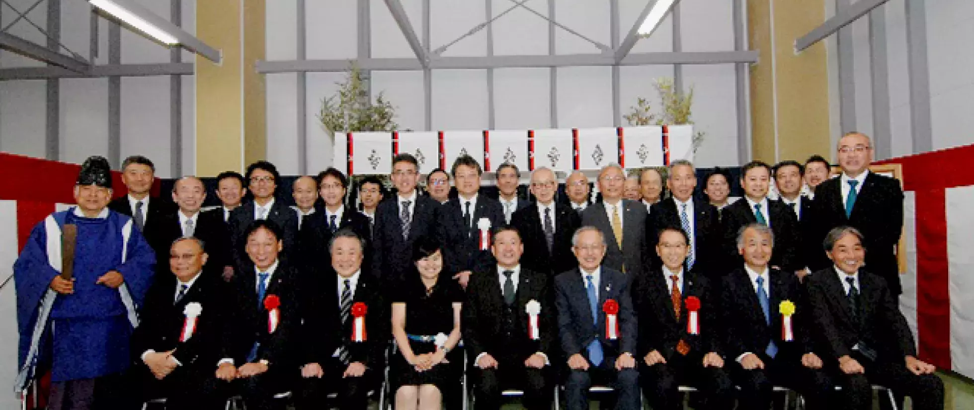 Commemorative photograph of the ceremony participants