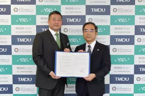 GC Corporation CEO Kiyotaka Nakao stands with Yujiro Tanaka, President of the Tokyo Medical and Dental University
