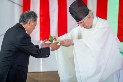 Mr. Makoto Nakao (left) and Shinto Master Drs. Paul de Leeuw (right)